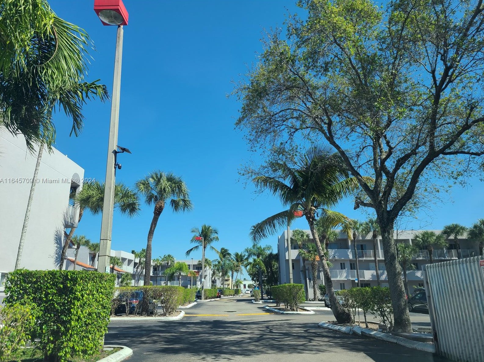 2780 W 76th St #207, Hialeah, FL 33016