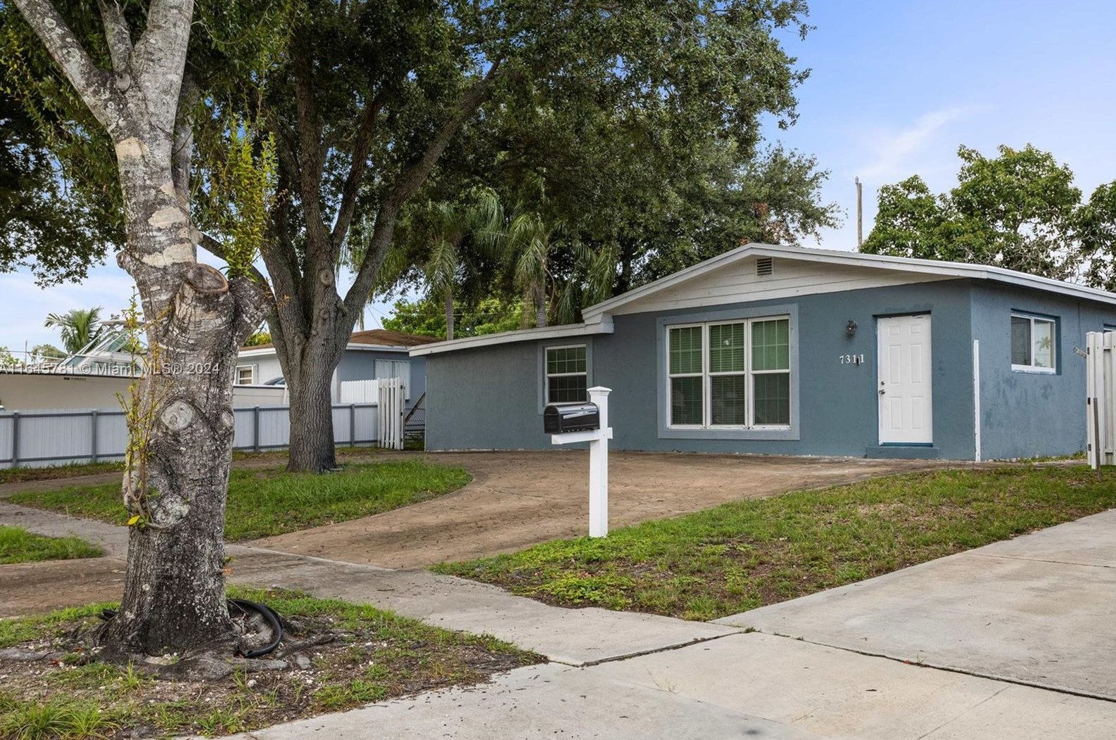 7311 Hayes St, Hollywood, FL 33024-5515