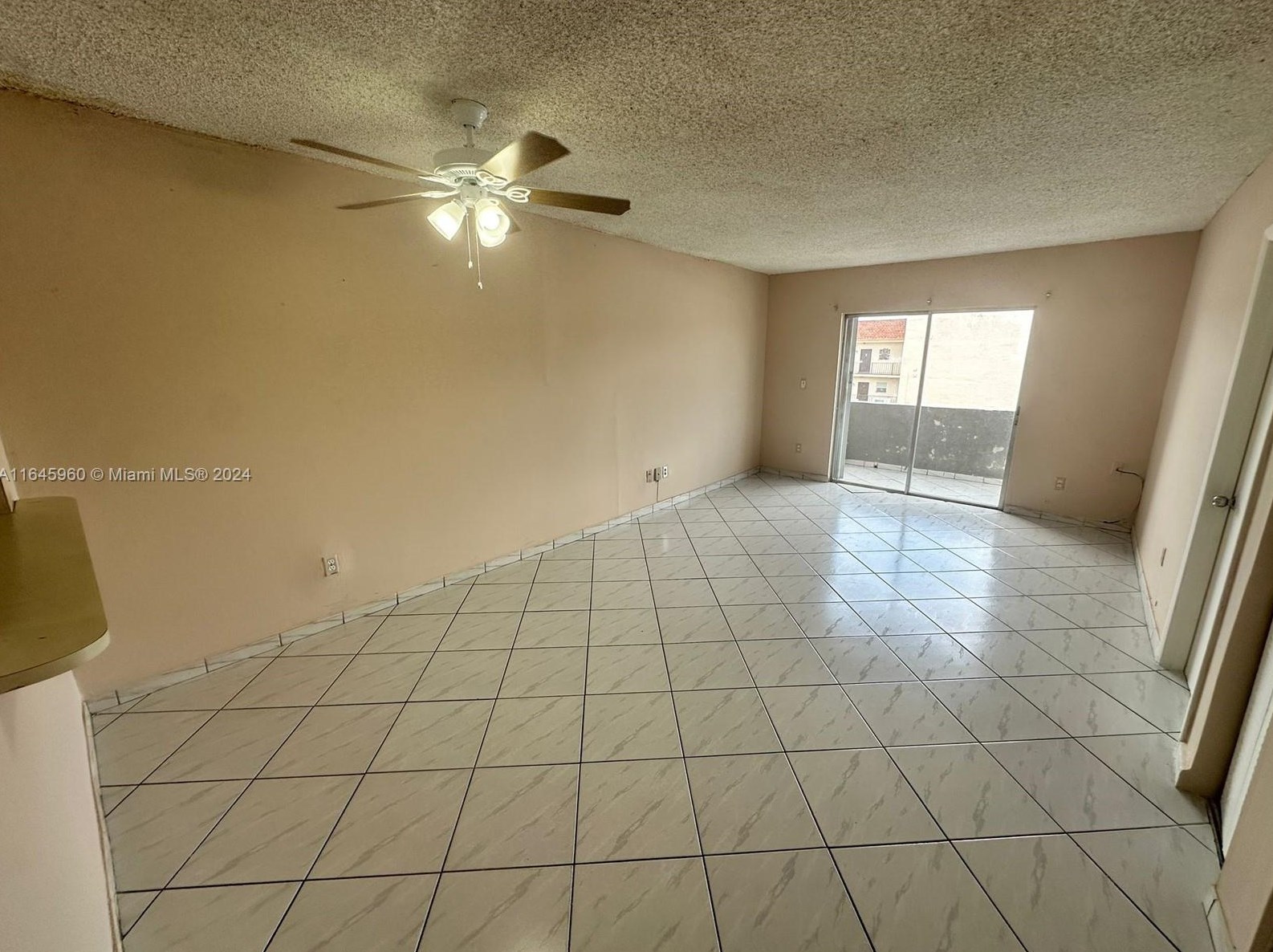 1035 W 77th St #409, Hialeah, FL 33014
