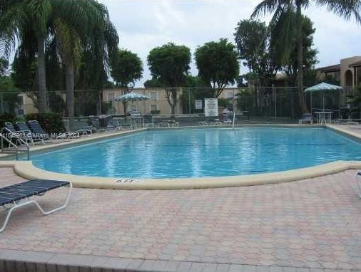 10740 Kendall Dr, Miami FL 33176-1470 exterior