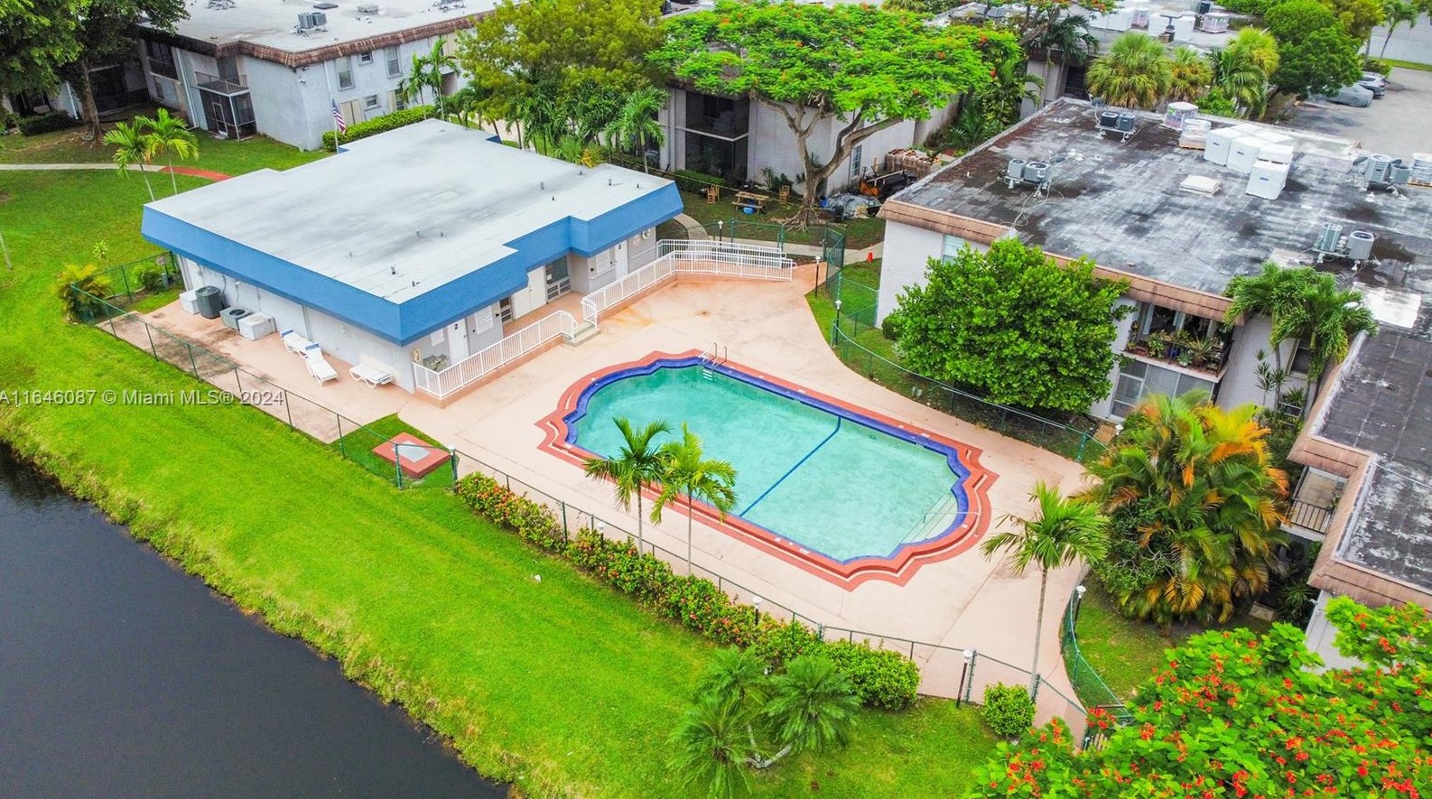 10373 Kendall Dr, Miami FL 33176-1673 exterior