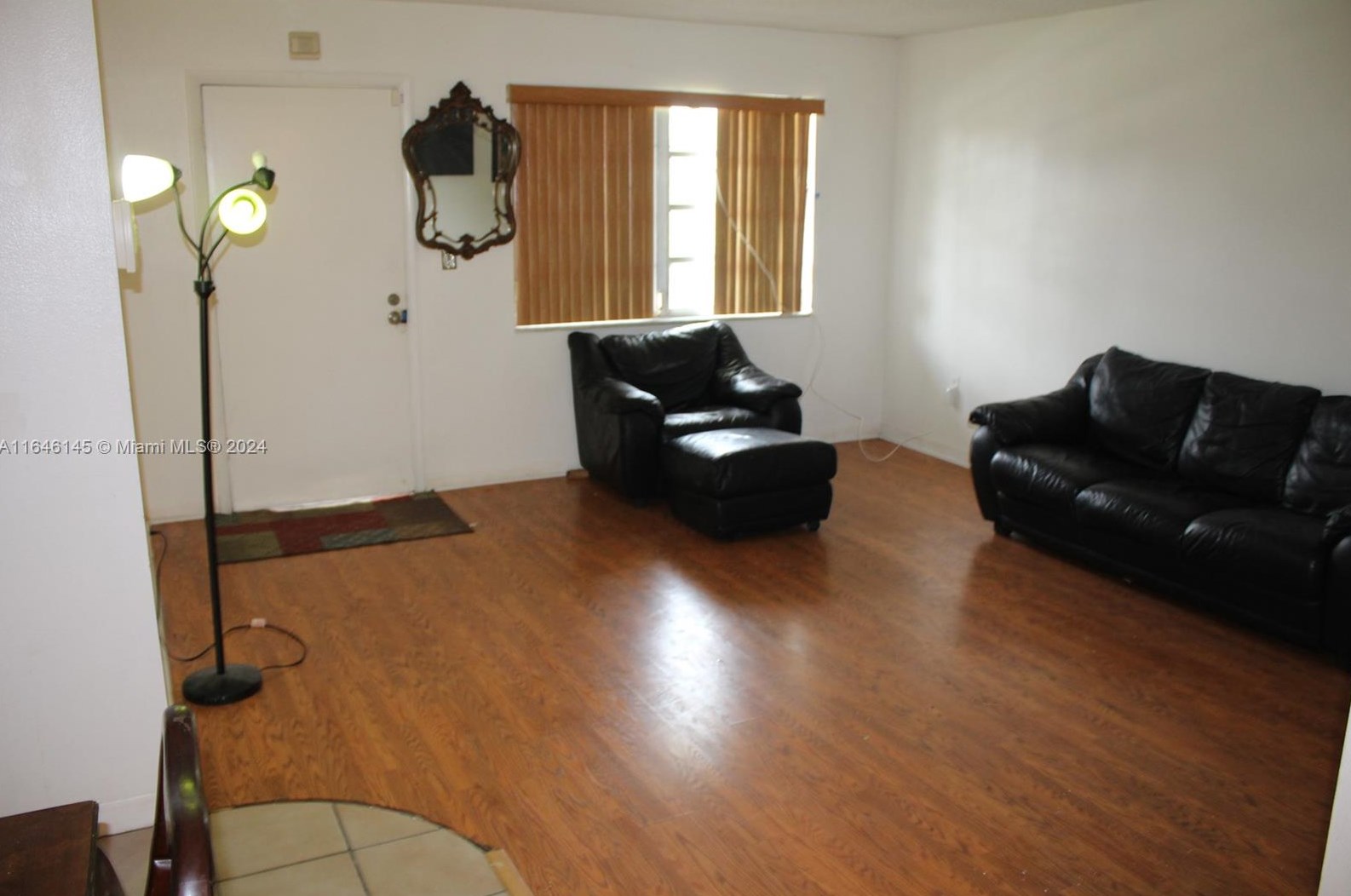 130 202nd Ter, Miami, FL 33179-2909