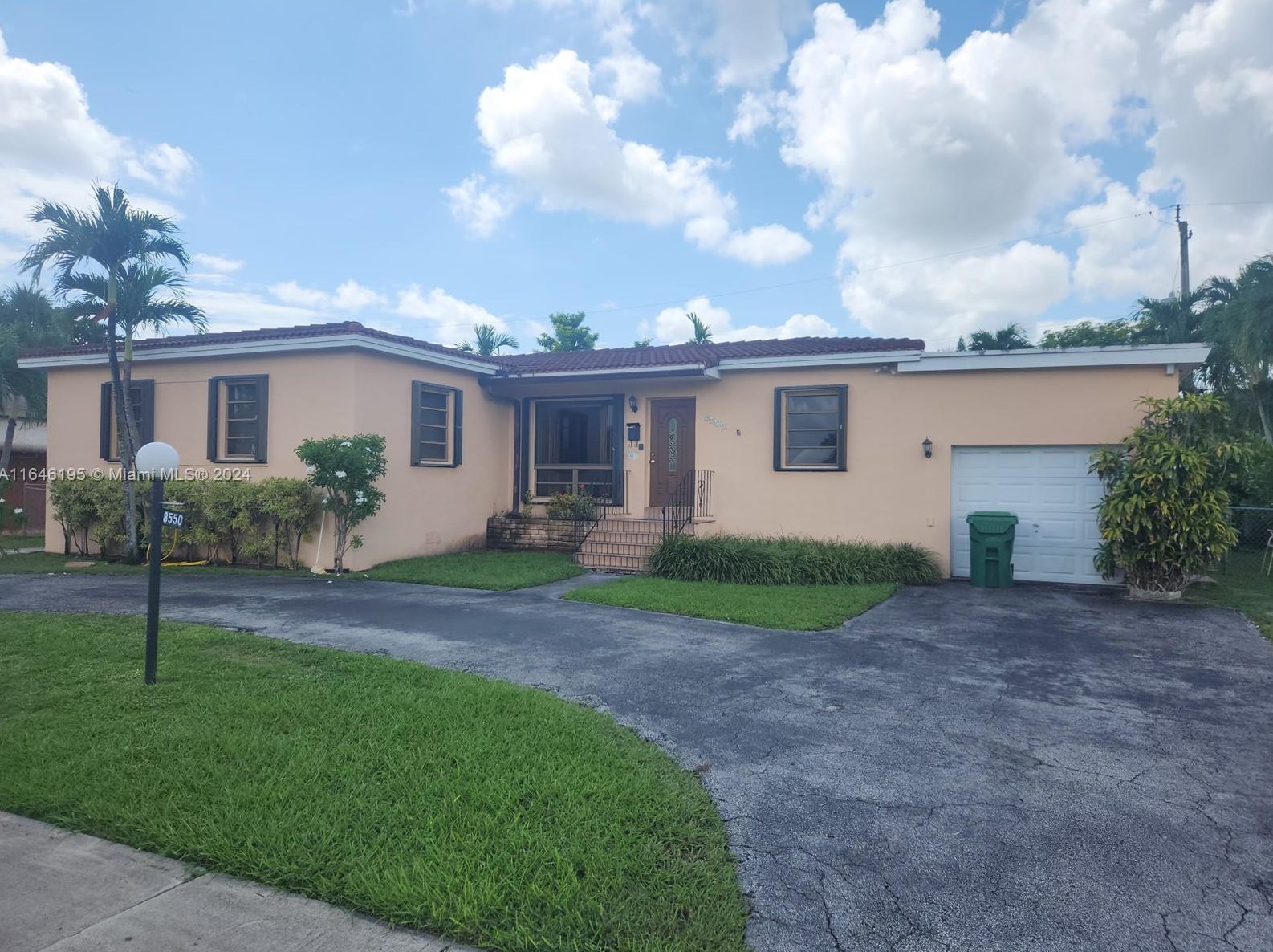 8550 28th St, Miami, FL 33155-2316