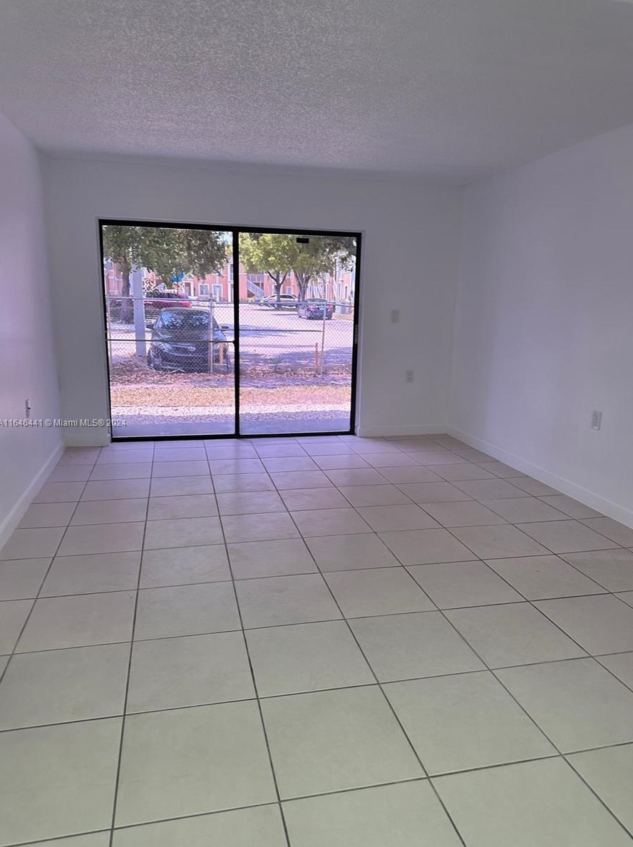 7020 Nw 179th St #112, Hialeah, FL 33015