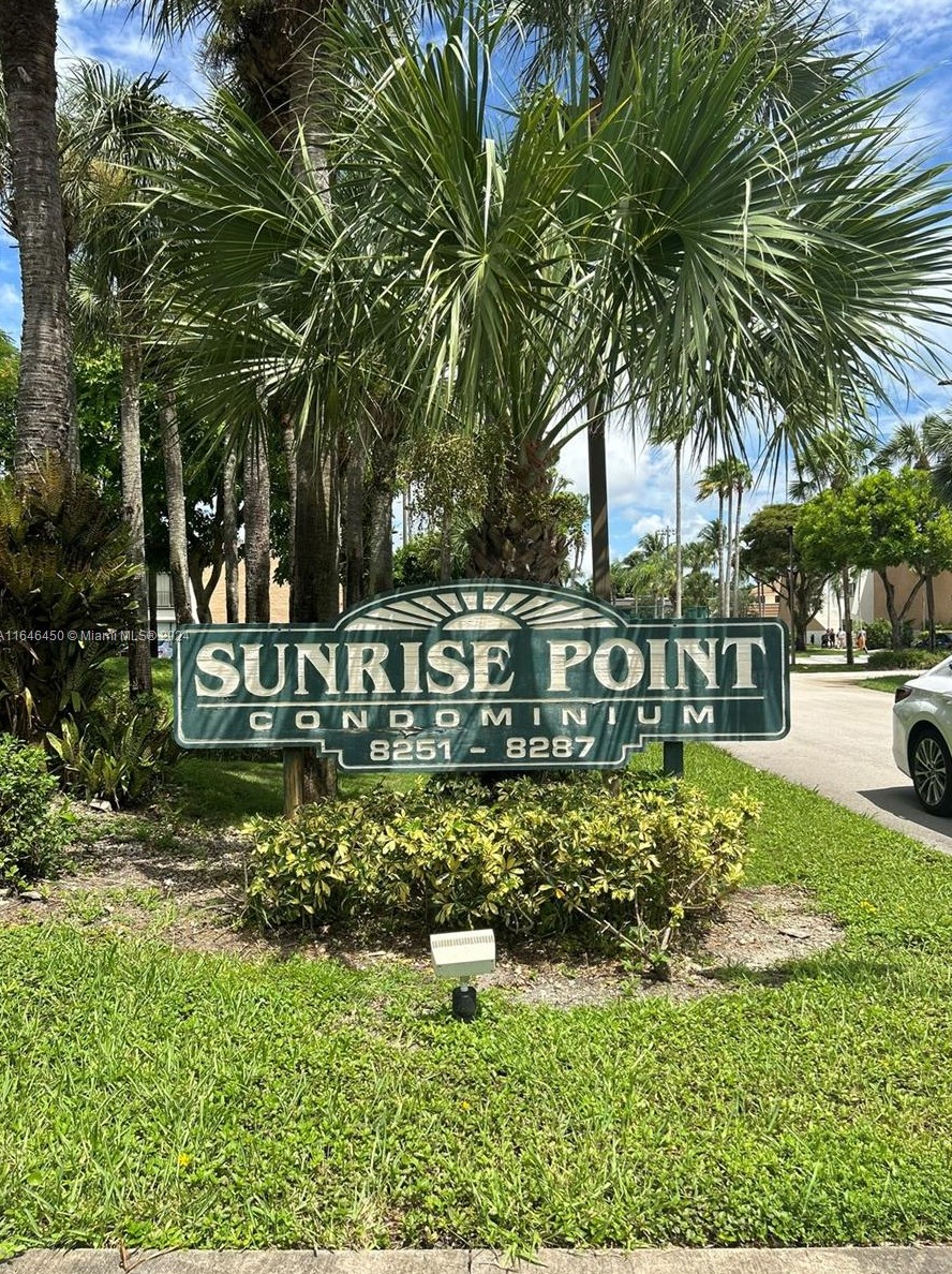 8261 128th St, Miami, FL 33156-5928