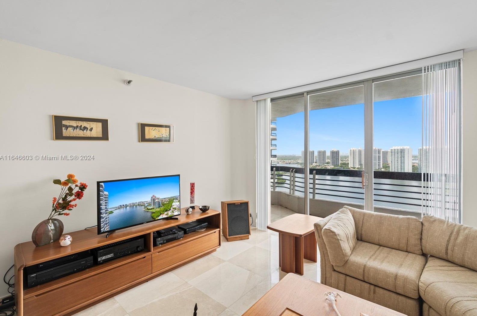 3530 Mystic Pointe Dr #2904, Miami, FL 33180
