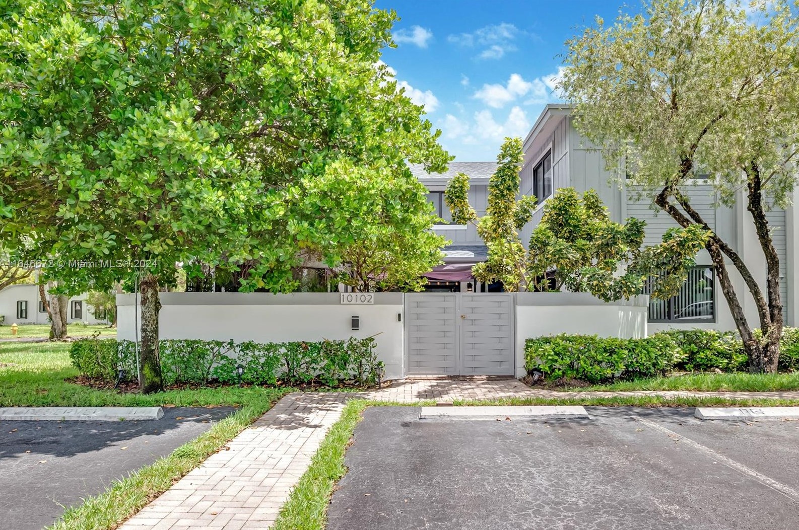 10102 52nd Ter, Miami, FL 33178-2609