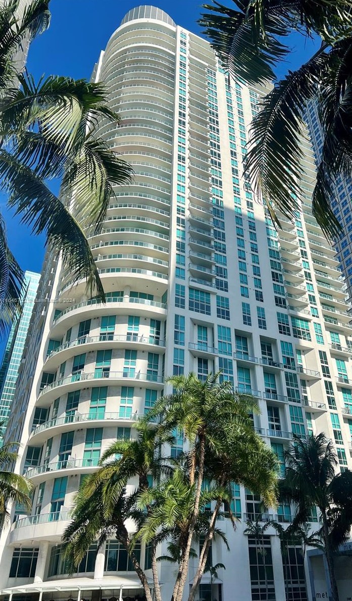 300 Biscayne Blvd, Miami FL  33131-5308 exterior