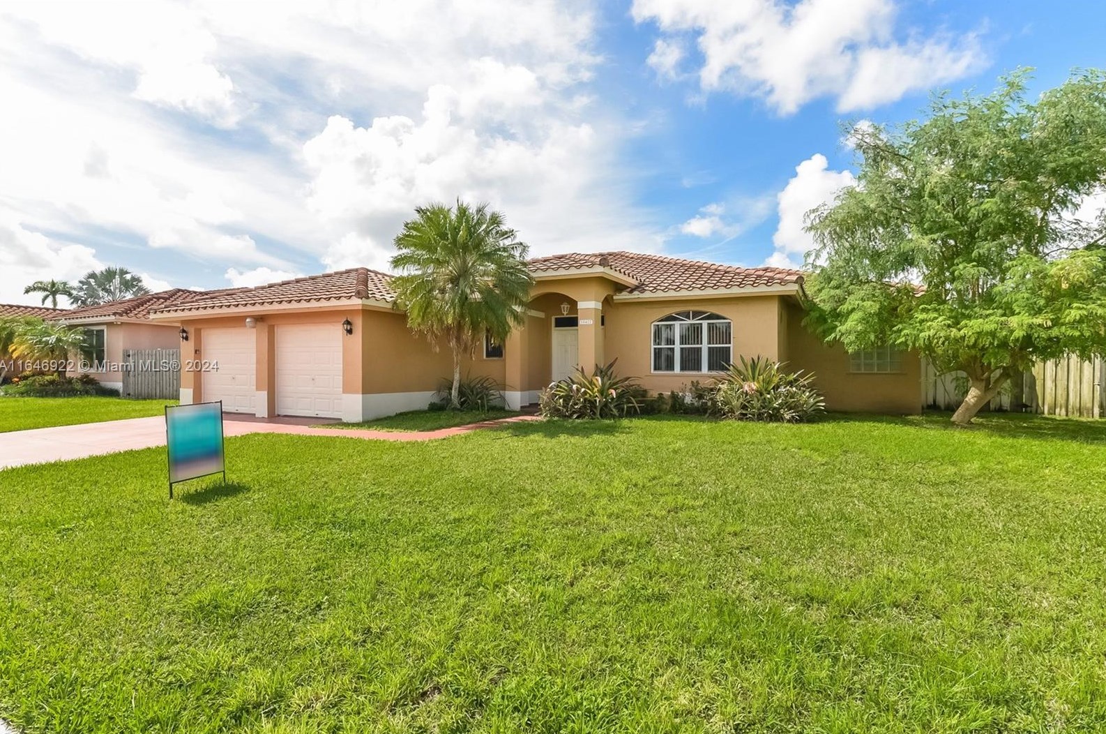 15422 Sw 163rd St, Miami, FL 33187