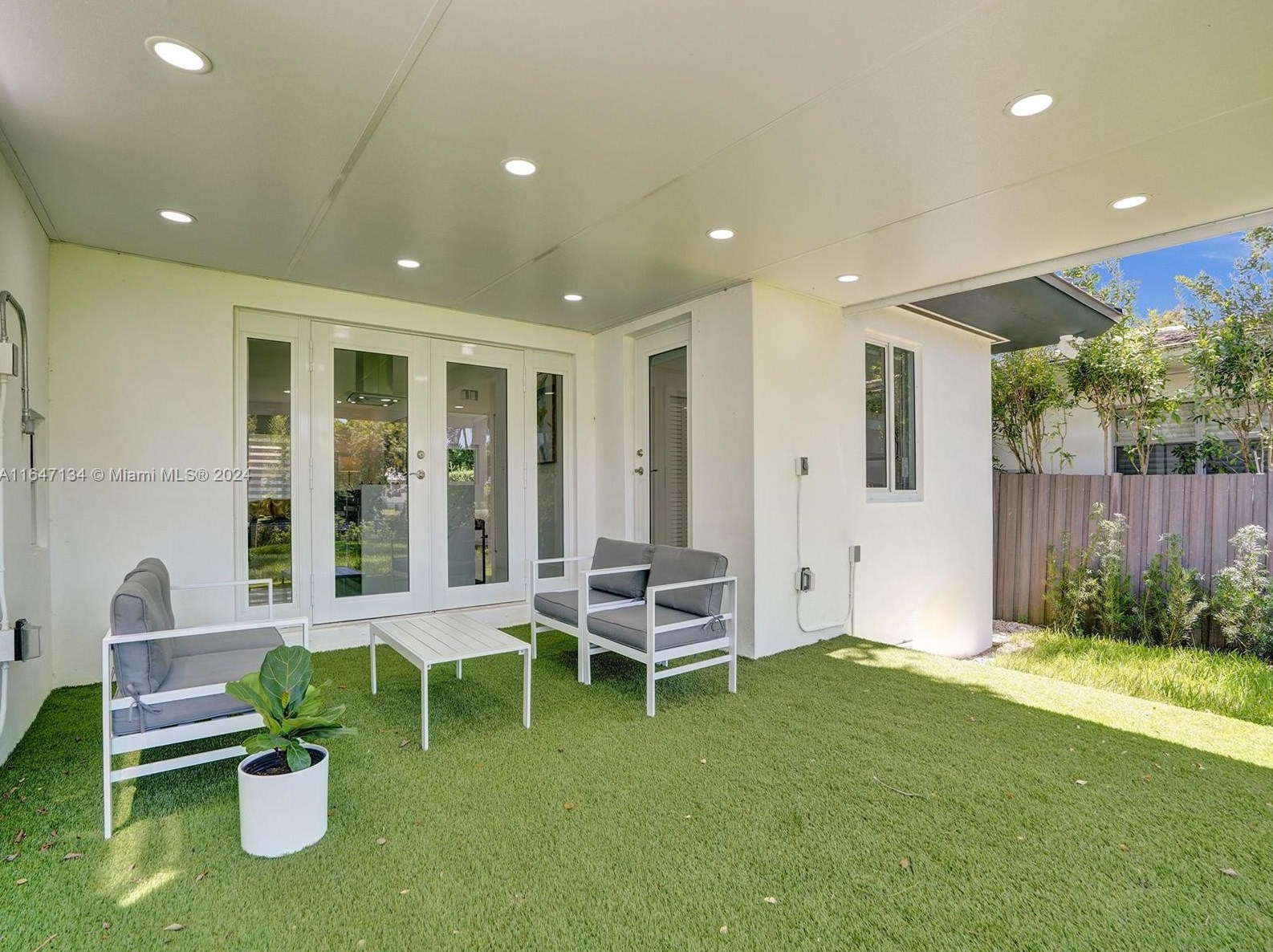 210 85th St, Miami FL  33141-1266 exterior