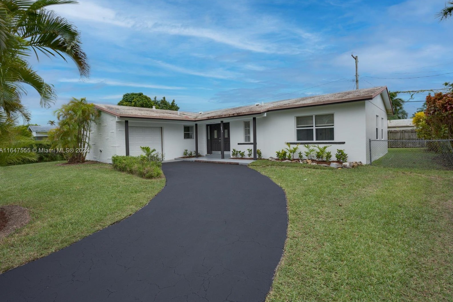 19615 Lenaire Dr, Miami, FL 33157-8548