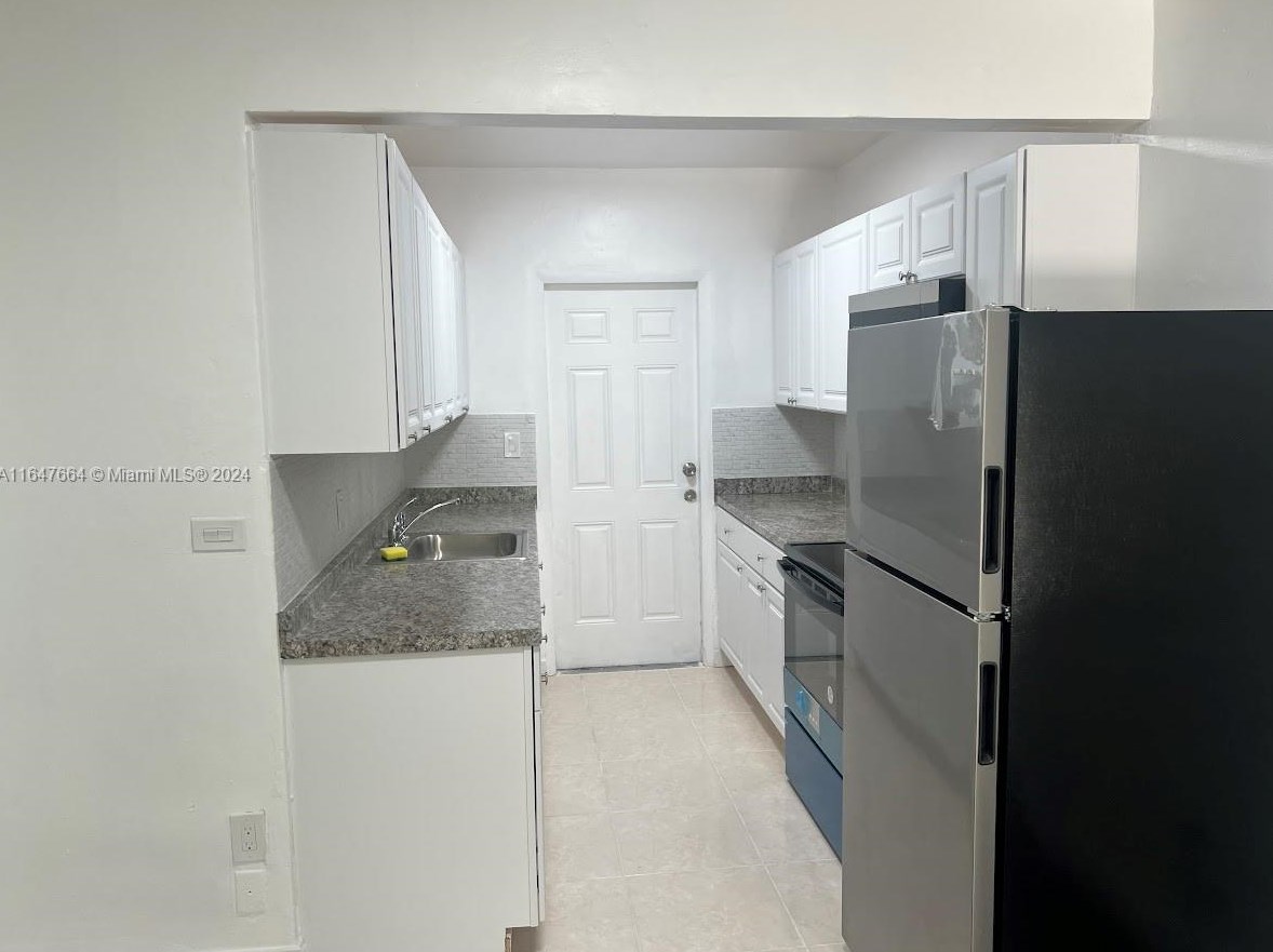 2072 169th St, Miami, FL 33162-3282