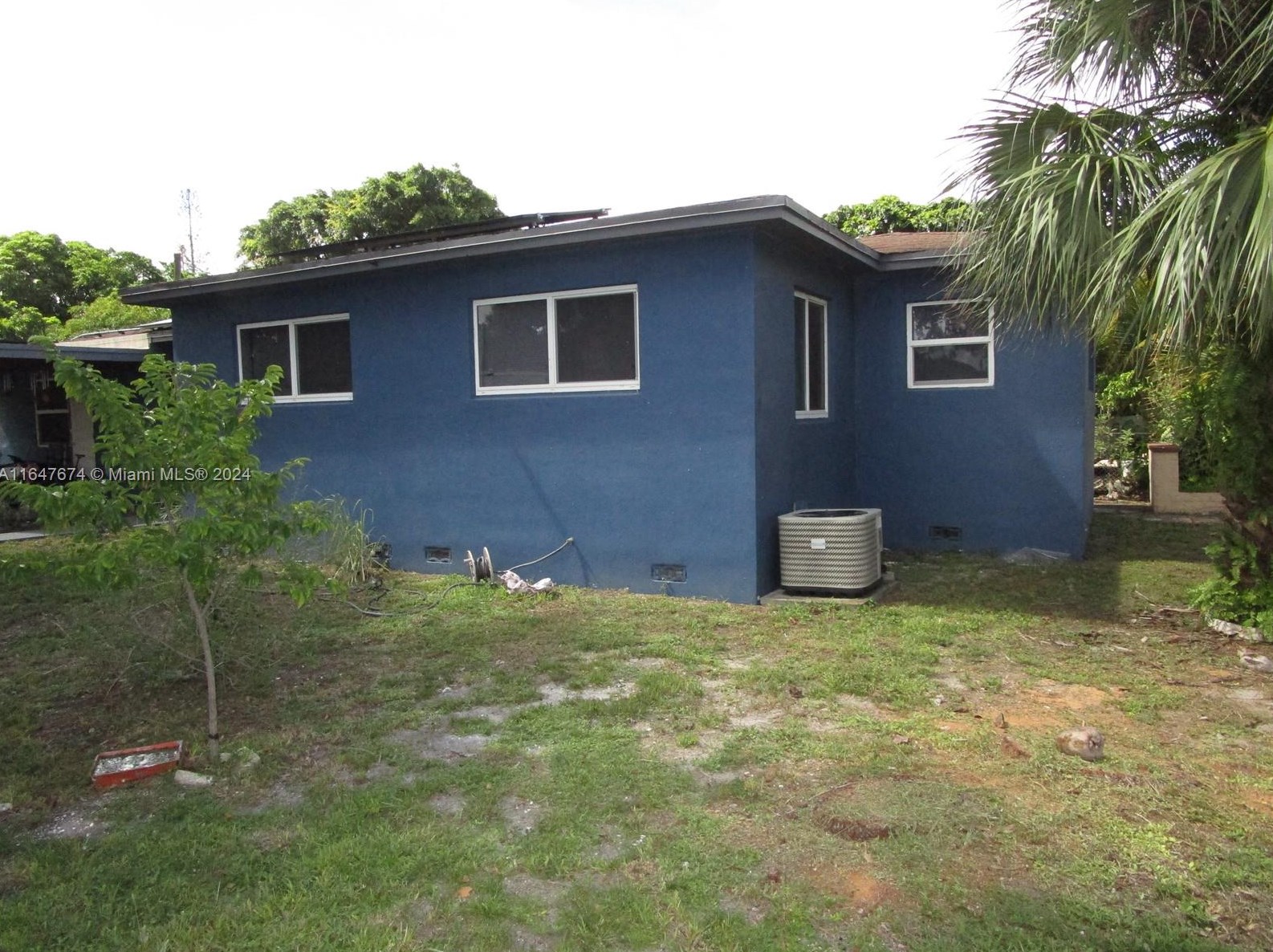 205 121st St, Miami, FL 33168-3530