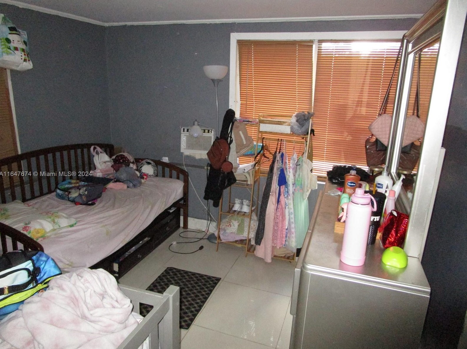 205 121st St, Miami FL 33168-3523 exterior