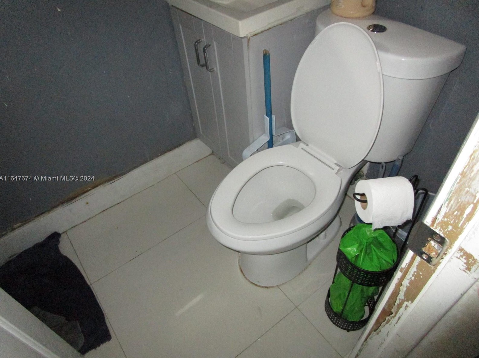 205 121st St, Miami FL 33168-3523 exterior