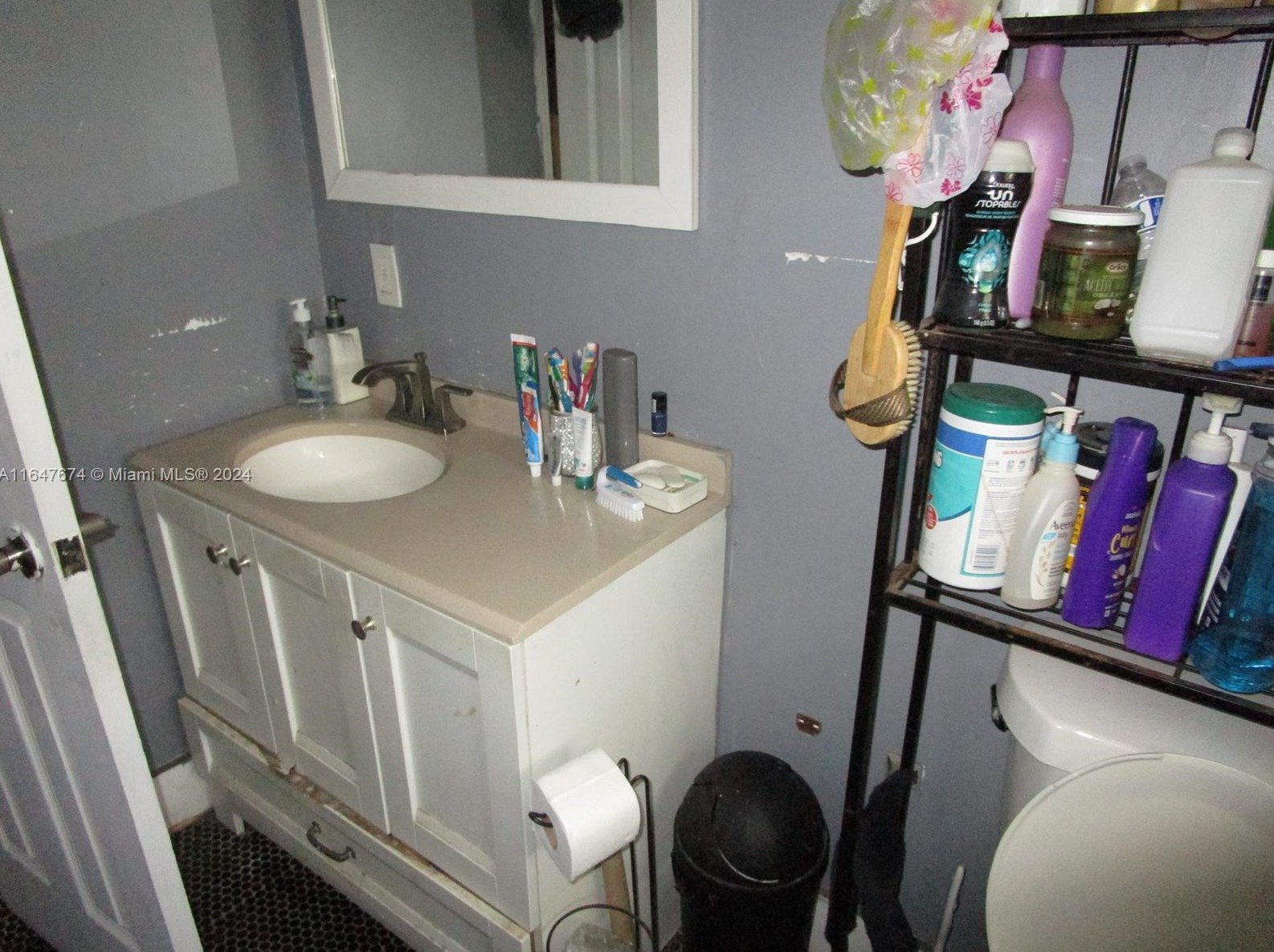 205 121st St, Miami FL 33168-3523 exterior