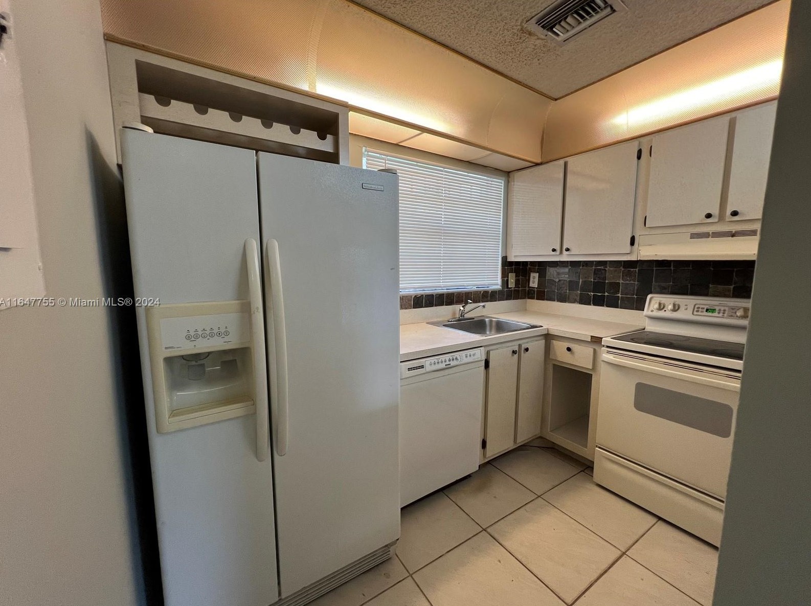 809 Ne 214th Ln #2, Miami, FL 33179