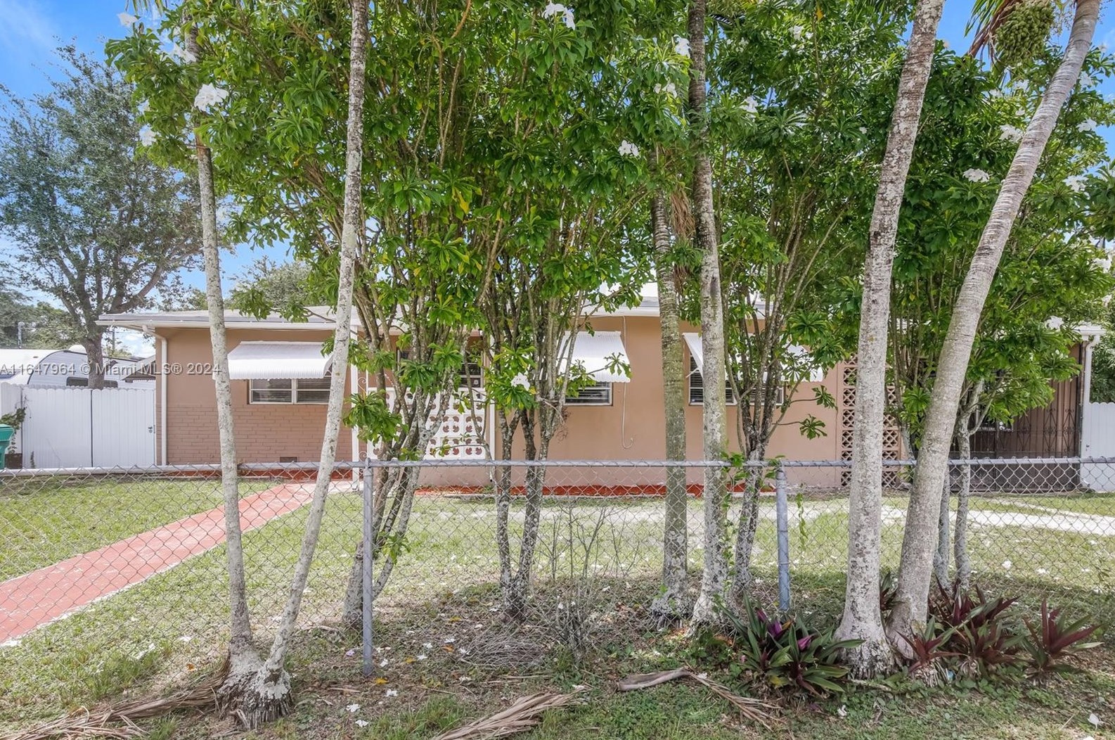 1710 Nw 109th St, Miami, FL 33167