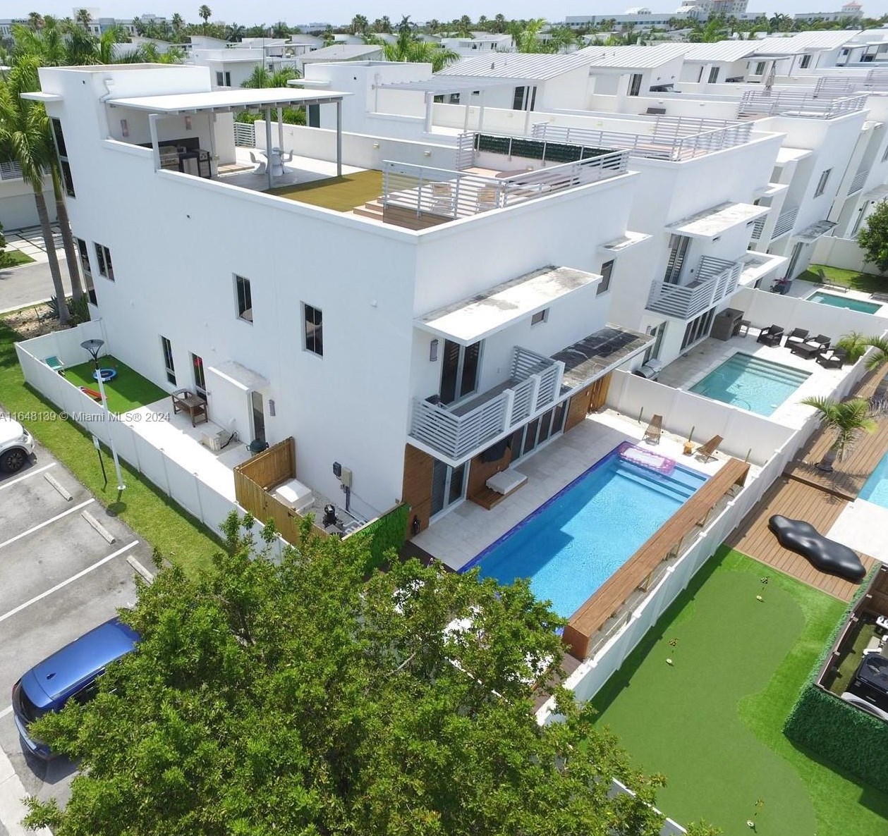 8219 34th St, Miami, FL 33122