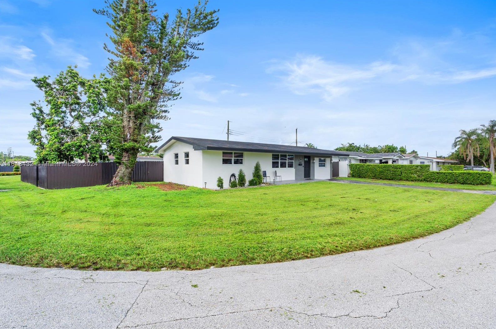 8430 12th St, Hollywood, FL 33024-4965