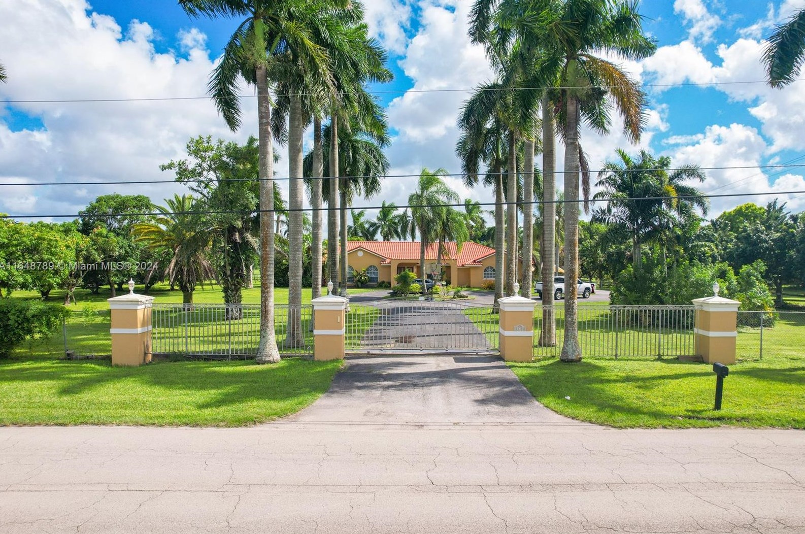 14300 Sw 192nd St, Miami, FL 33177
