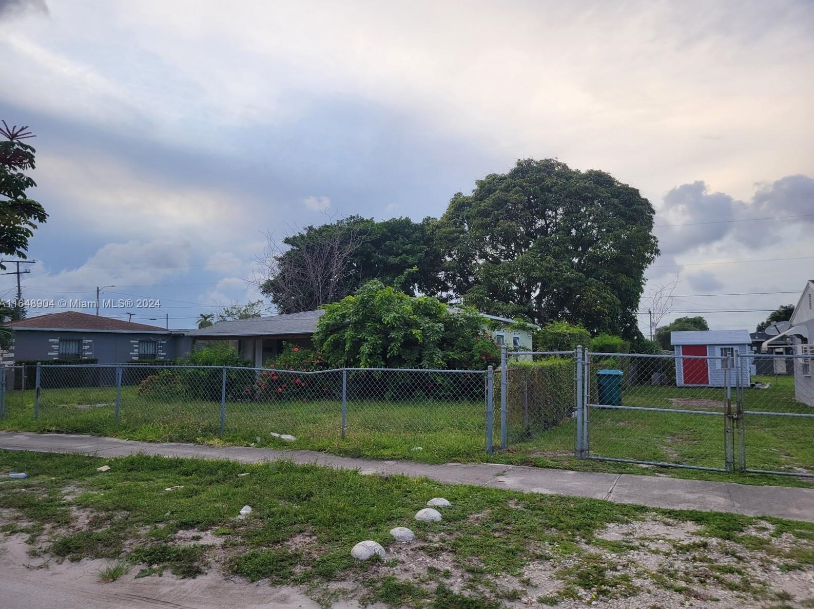 2481 154th St, Miami, FL 33054-2744