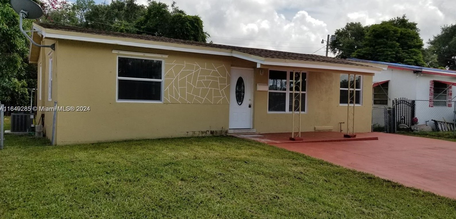 1440 153rd St, Miami, FL 33162-5530
