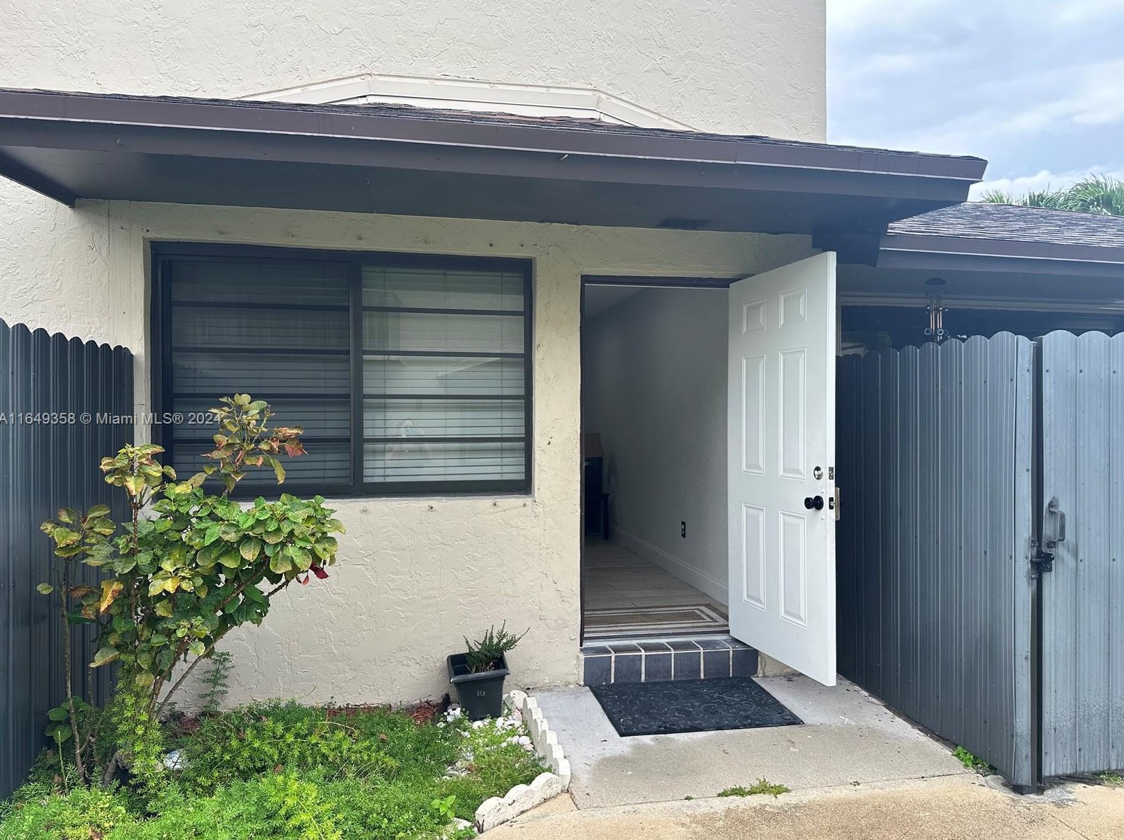 13923 46th Ter, Miami, FL 33175-4401