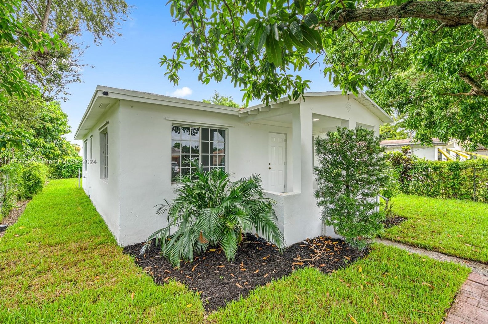 1424 73rd St, Miami FL 33147-6422 exterior