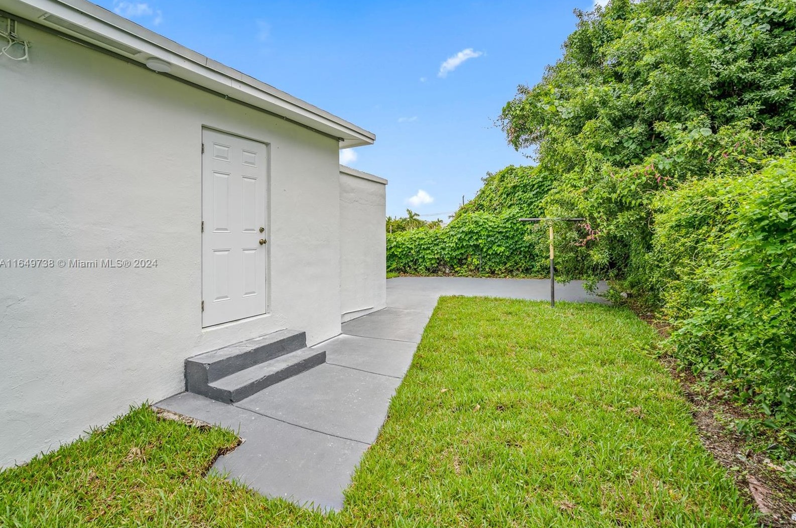 1424 73rd St, Miami FL 33147-6422 exterior