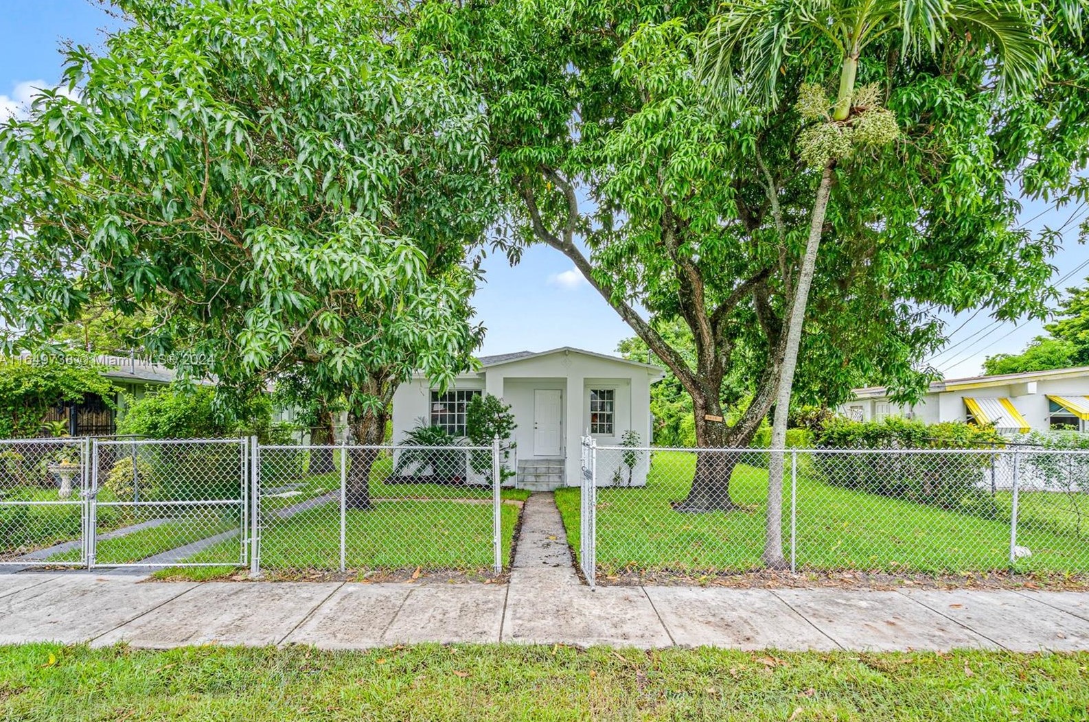 1424 73rd St, Miami FL 33147-6422 exterior