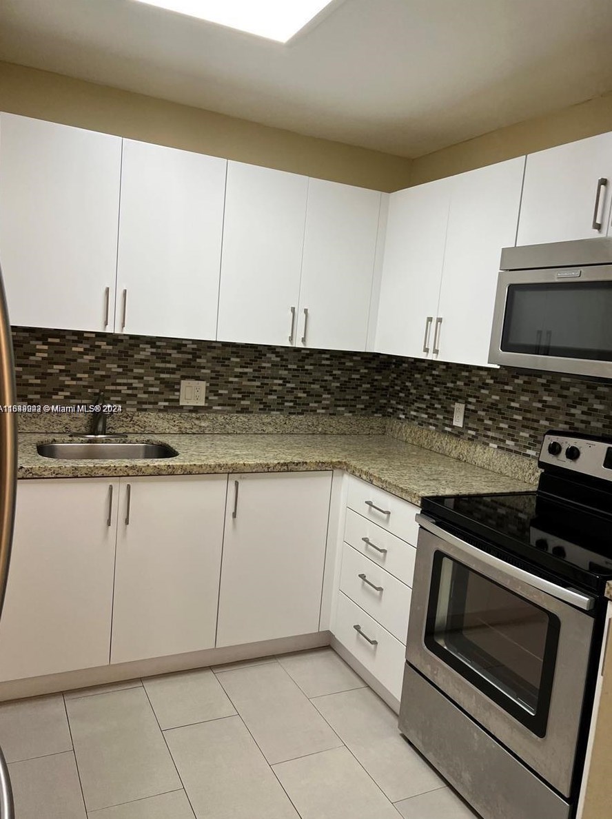 7985 86th St, Miami, FL 33143-7005
