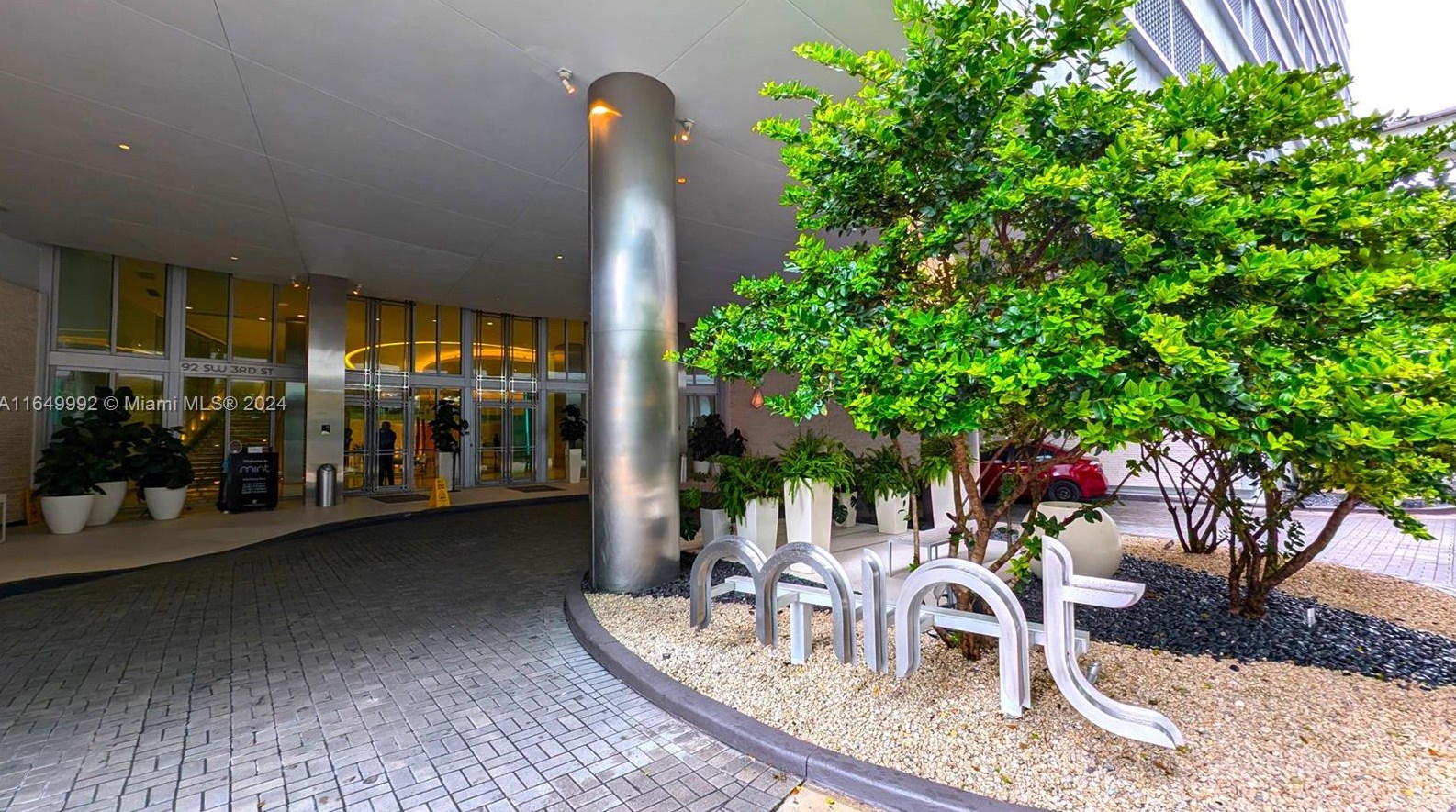 92 3rd St, Miami FL 33130-2994 exterior