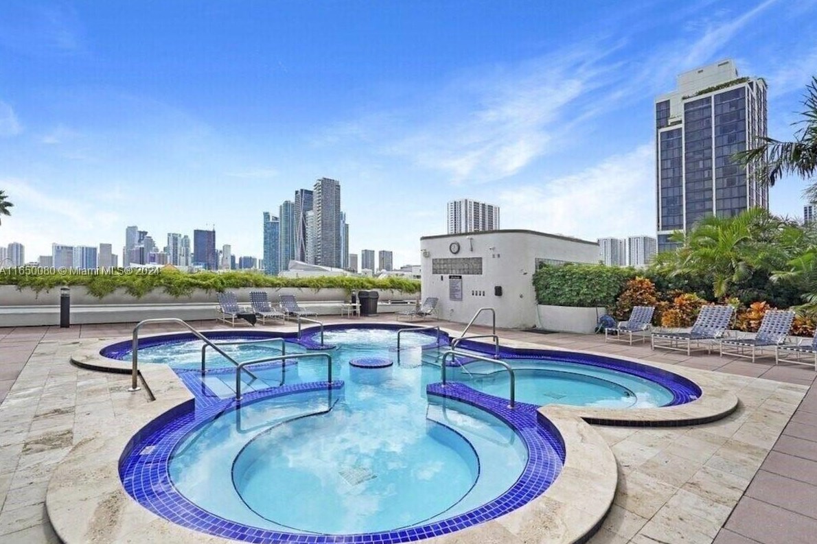 1717 Bayshore Dr, Miami FL 33132-1121 exterior