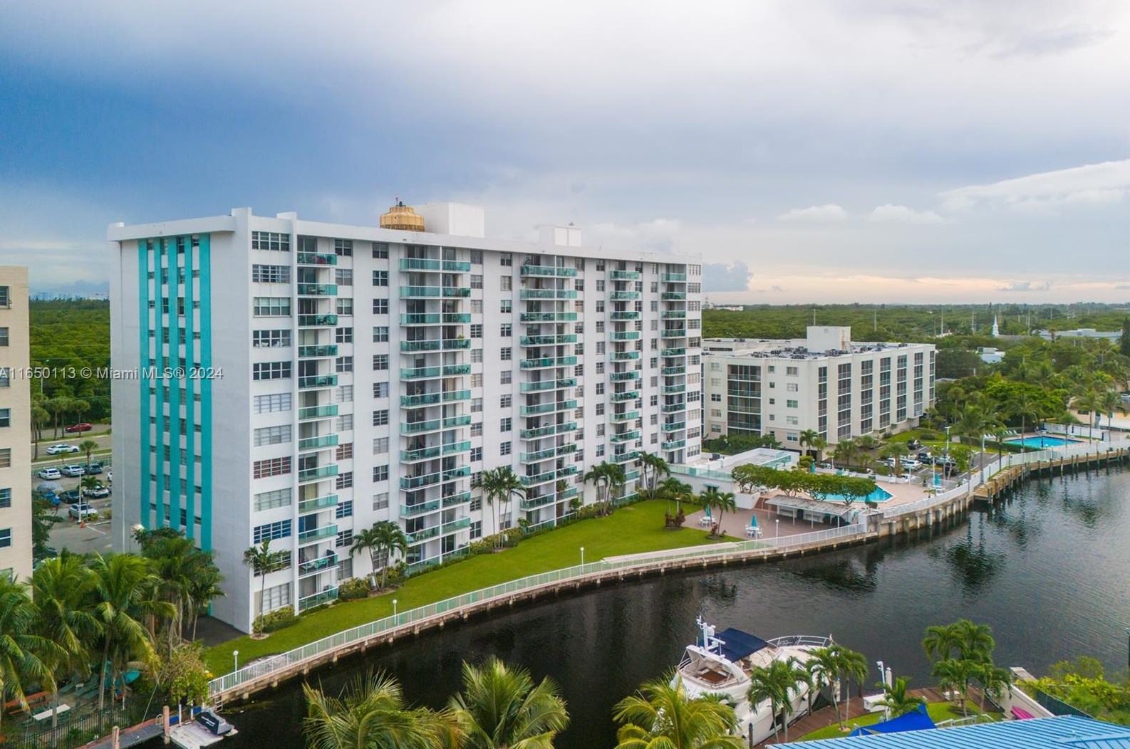 2841 Ne 163rd St #704, Miami, FL 33160