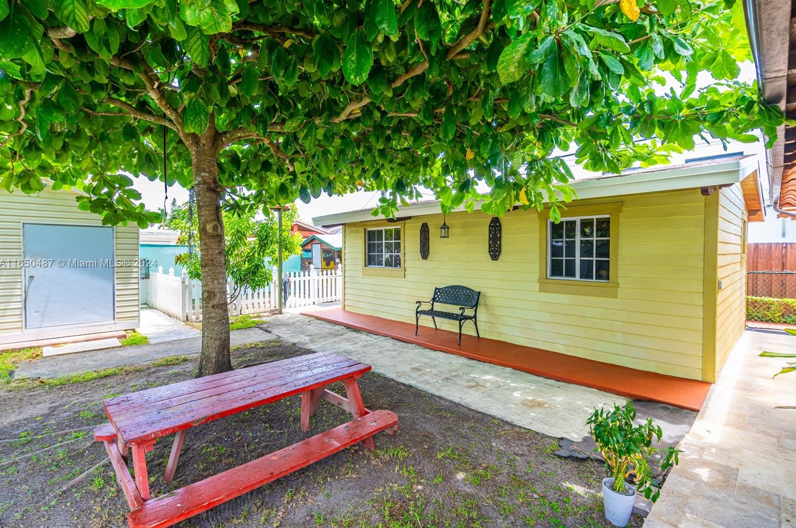 9421 Sw 37th St, Miami, FL 33165