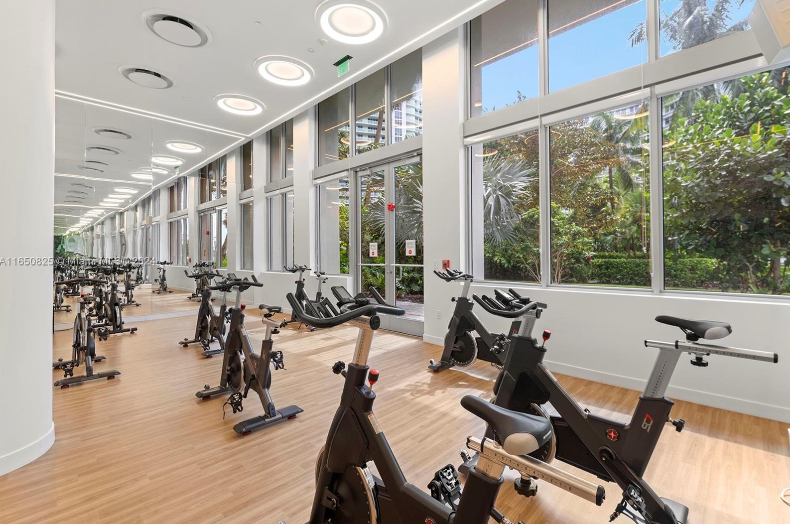 1500 Bay Rd, Miami FL  33139-3201 exterior