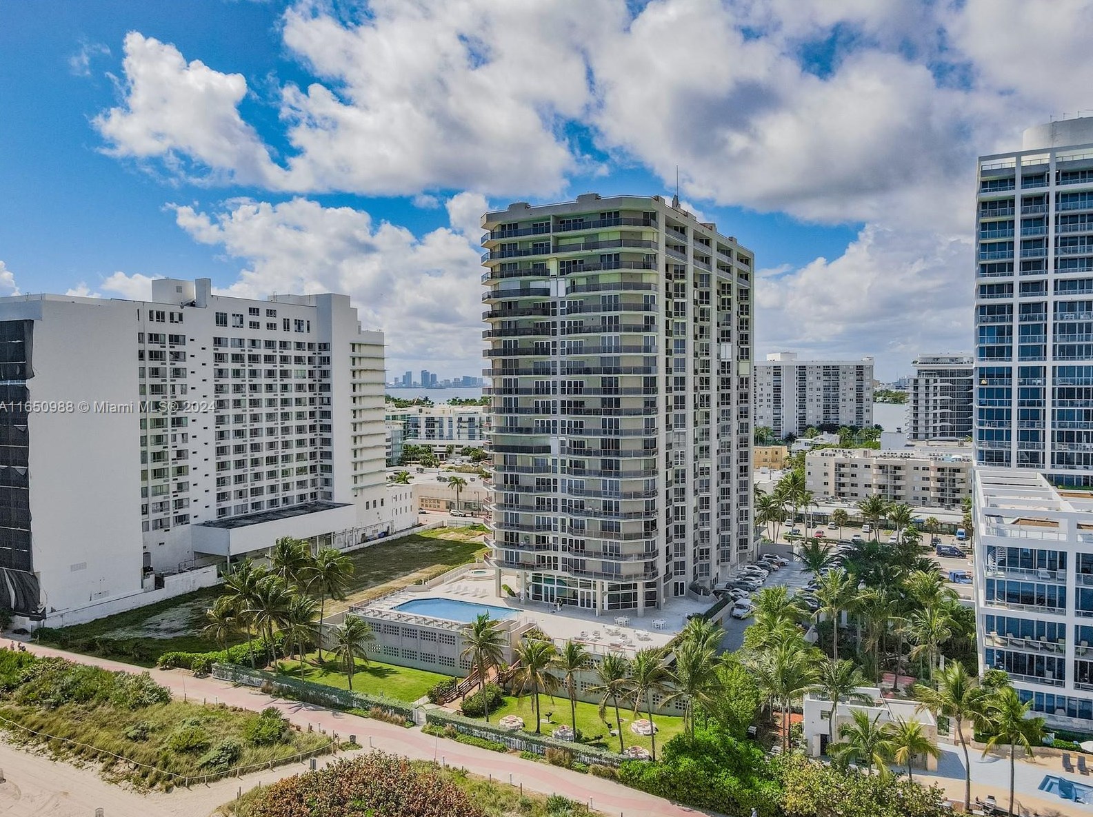 6767 Collins Ave #806, Miami Beach, FL 33141