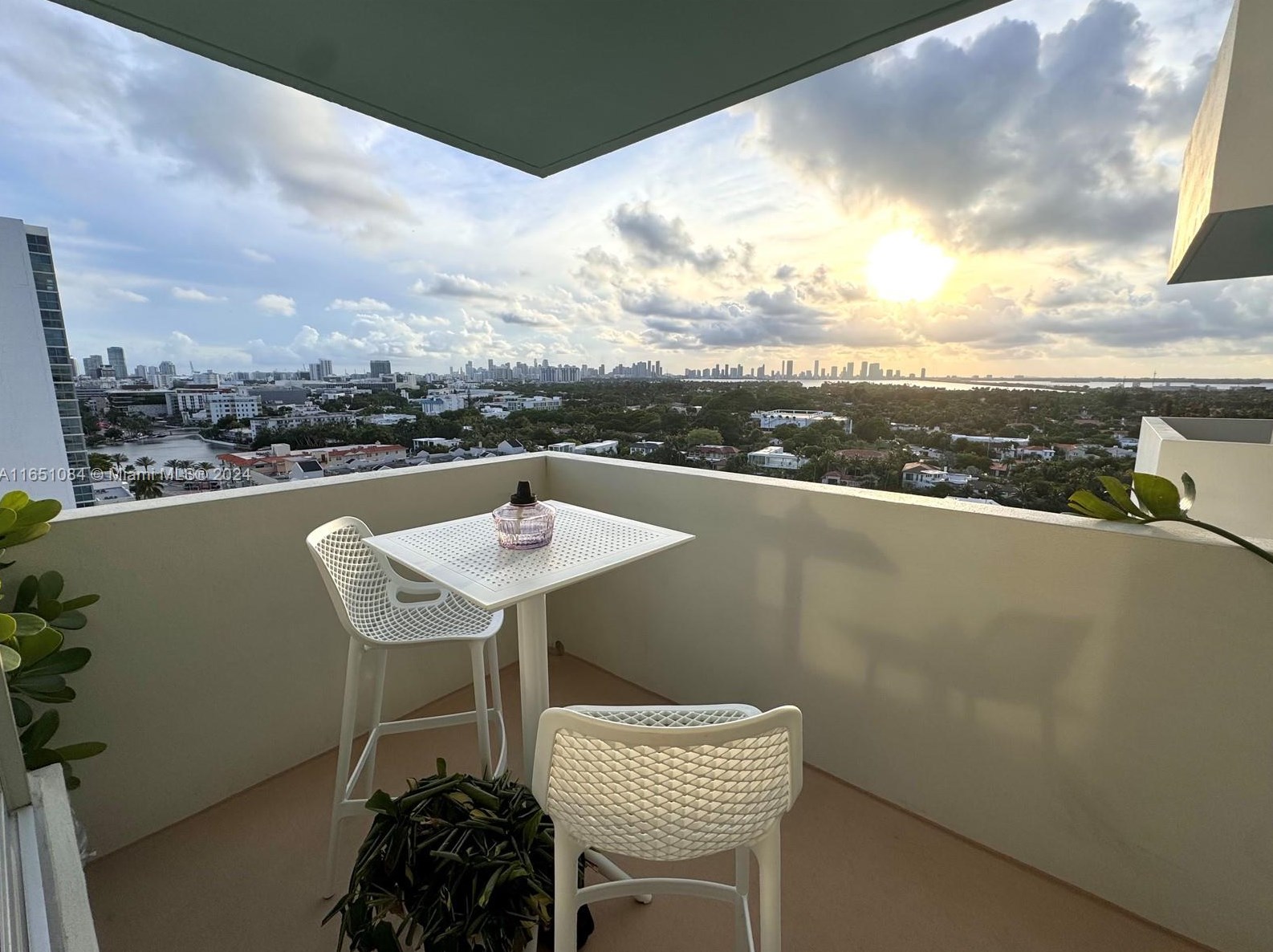 2899 Collins Ave #1716, Miami Beach, FL 33140