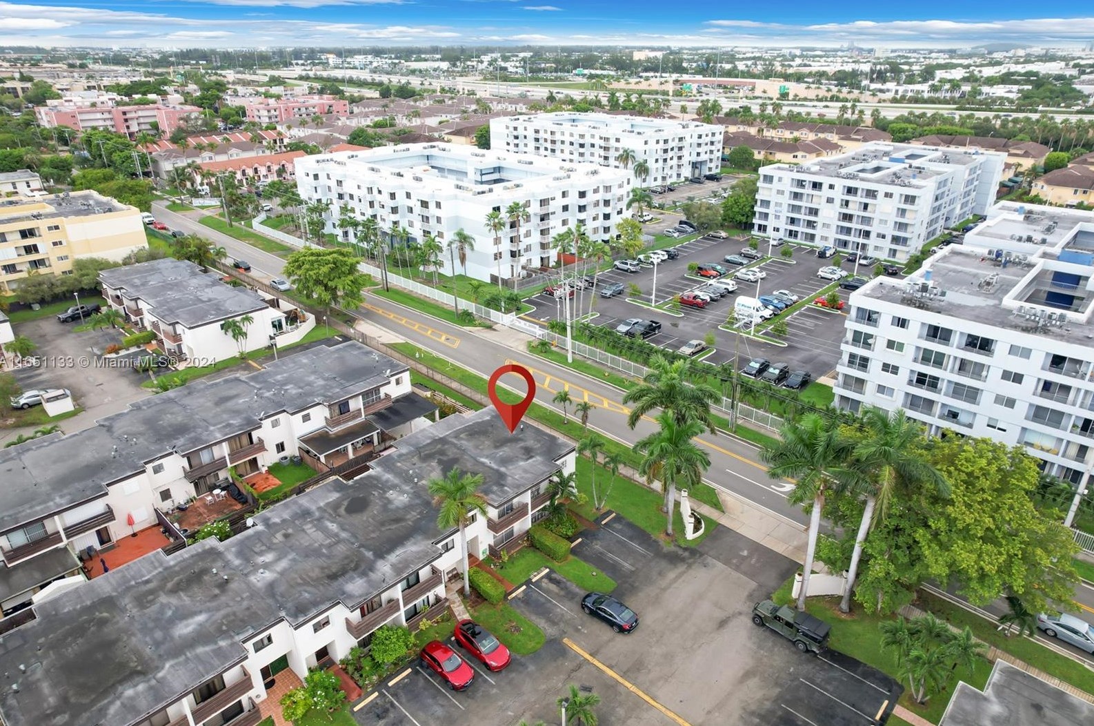 8212 8th St, Miami, FL 33126-3906