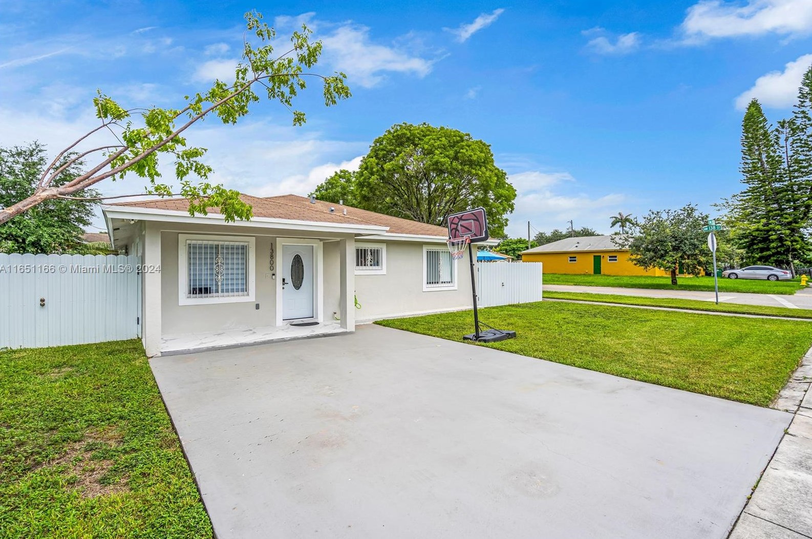 13800 23rd Ave, Miami, FL 33054-4010