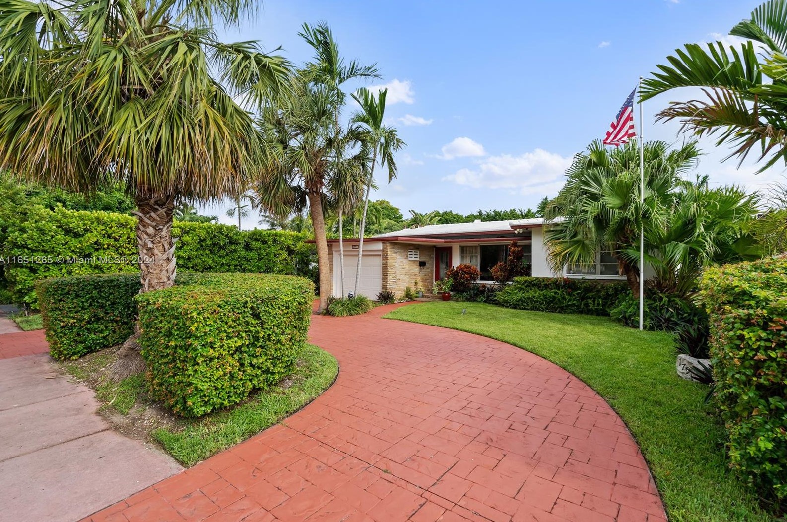 1791 Bay Dr, Miami FL 33154-3111 exterior