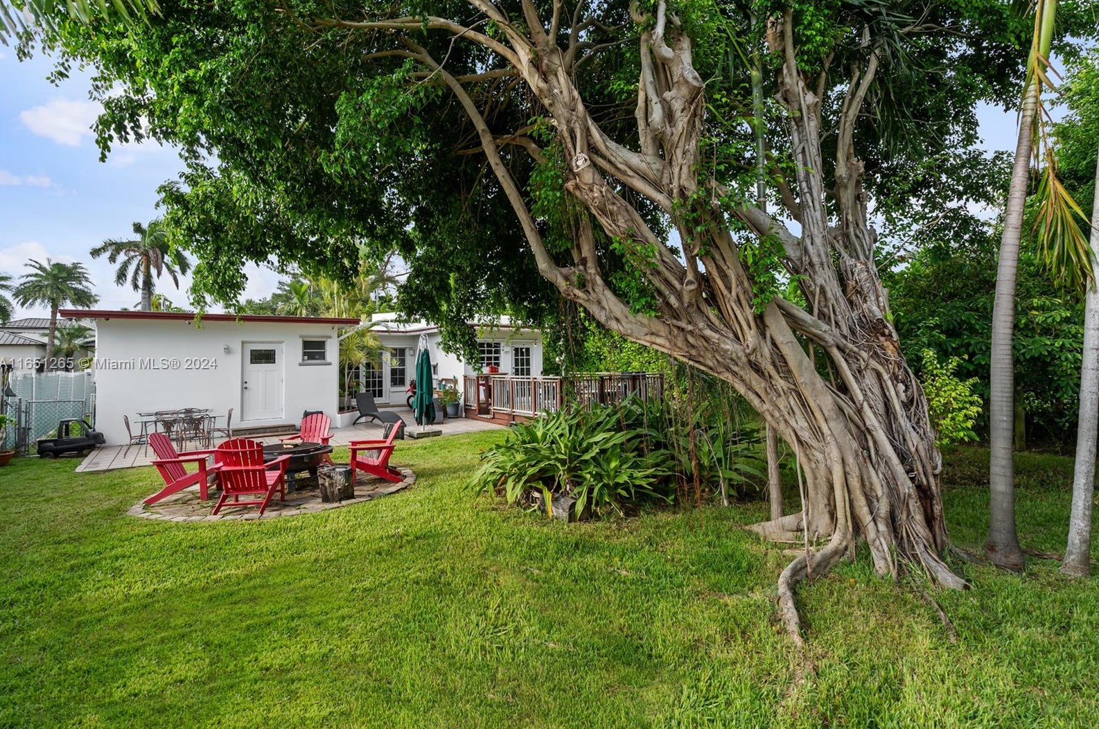 1791 Bay Dr, Miami FL 33154-3111 exterior