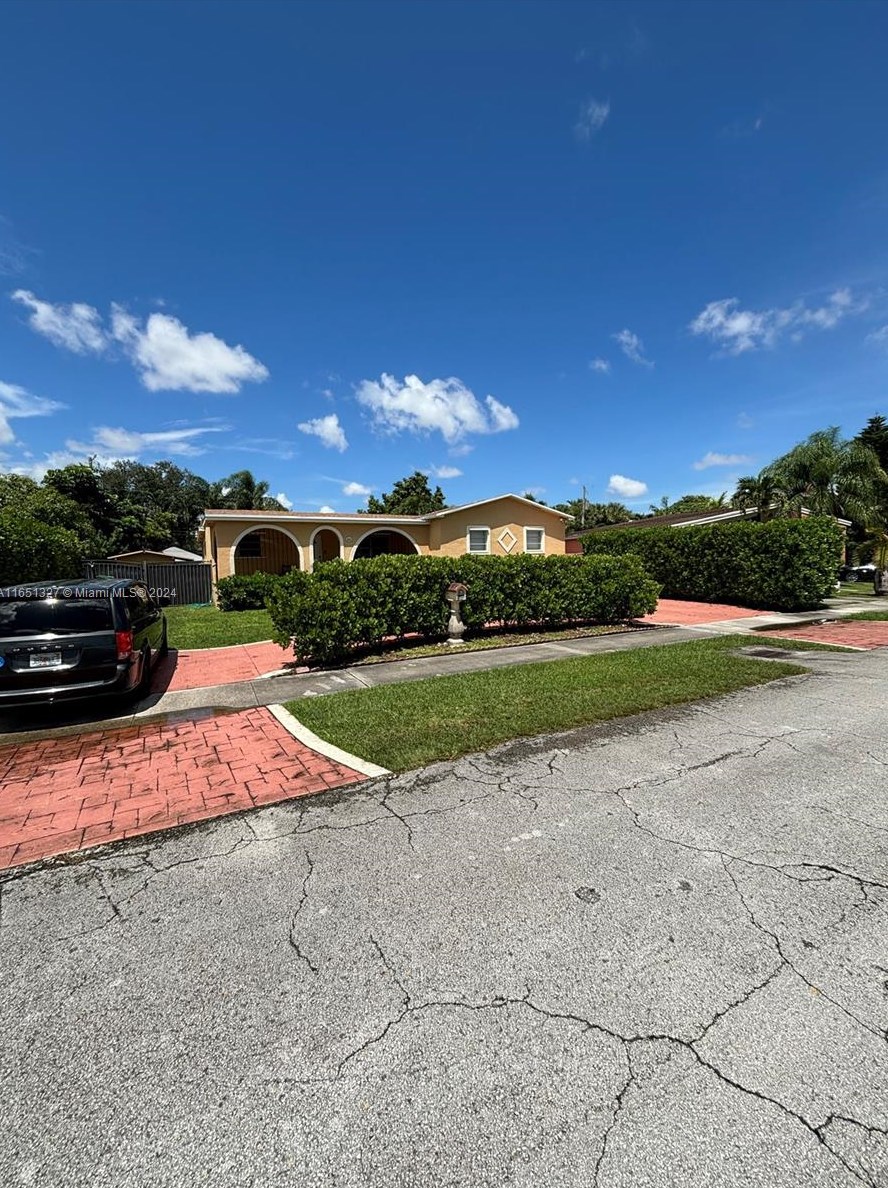8341 Sw 36th St, Miami, FL 33155