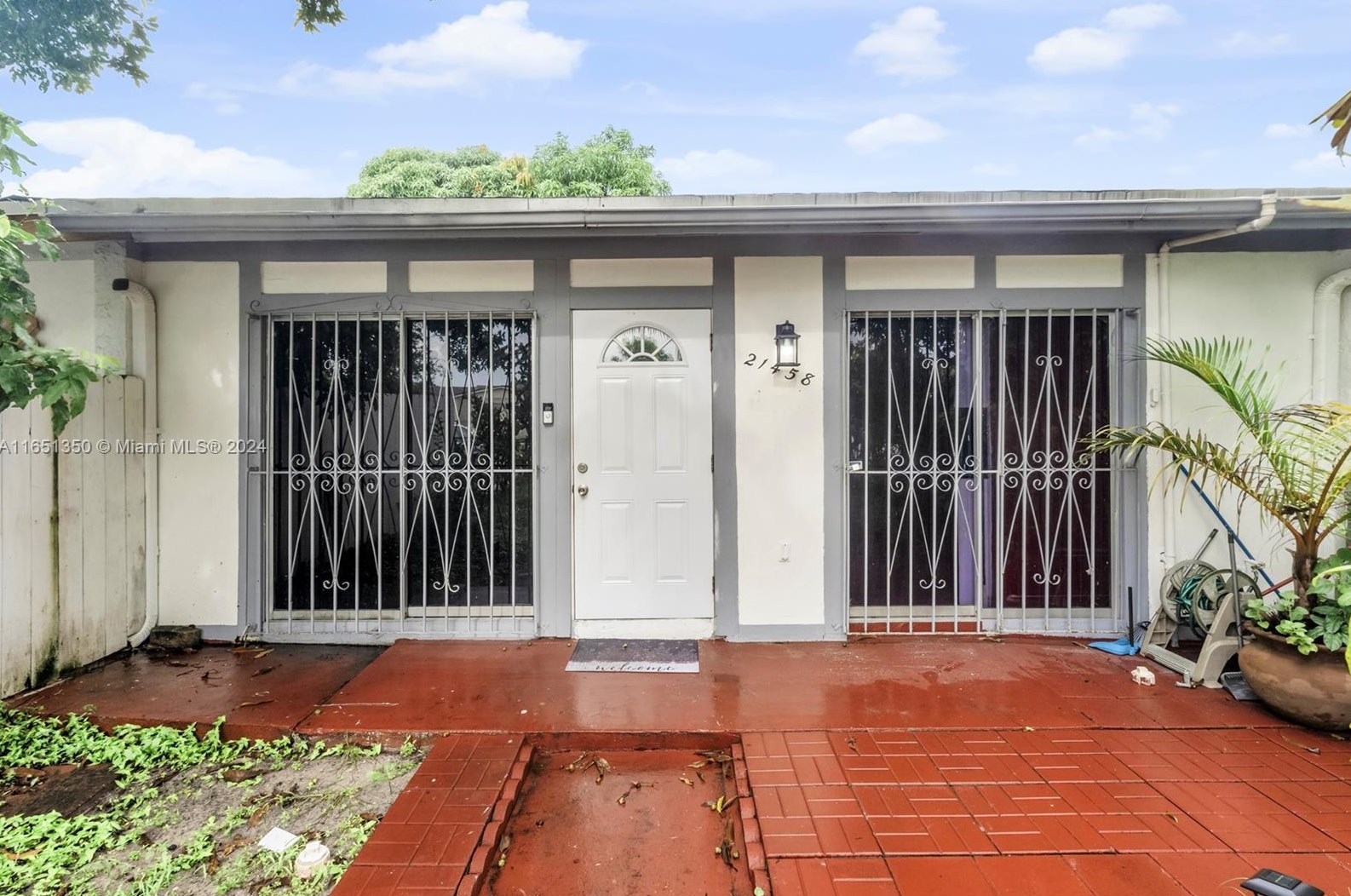 21458 Nw 40th Cir Ct, Miami, FL 33055