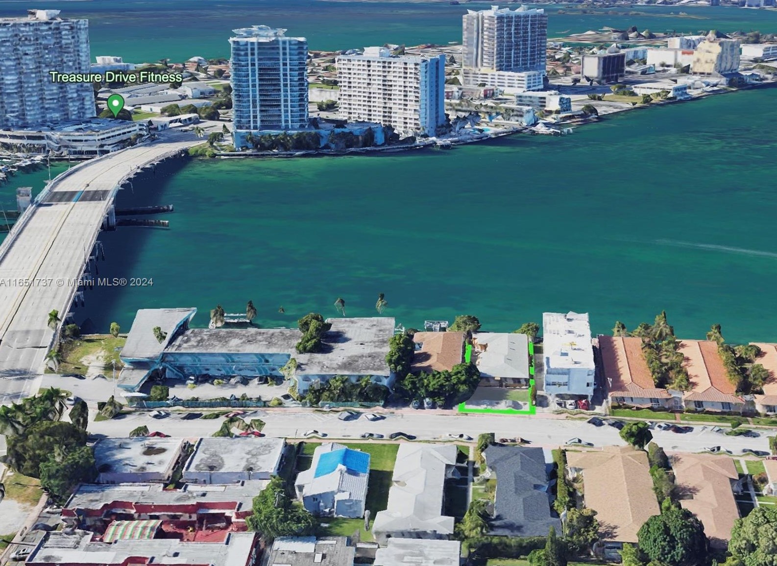 2140 Bay Dr, Miami Beach FL  33141-3404 exterior