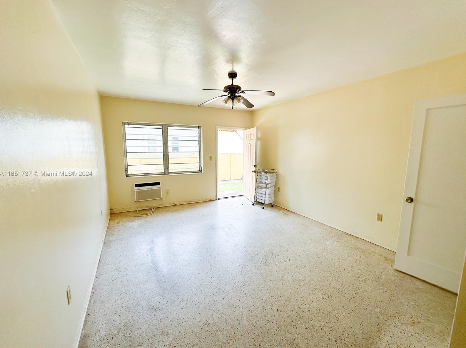 2140 Bay Dr, Miami, FL 33141-3404