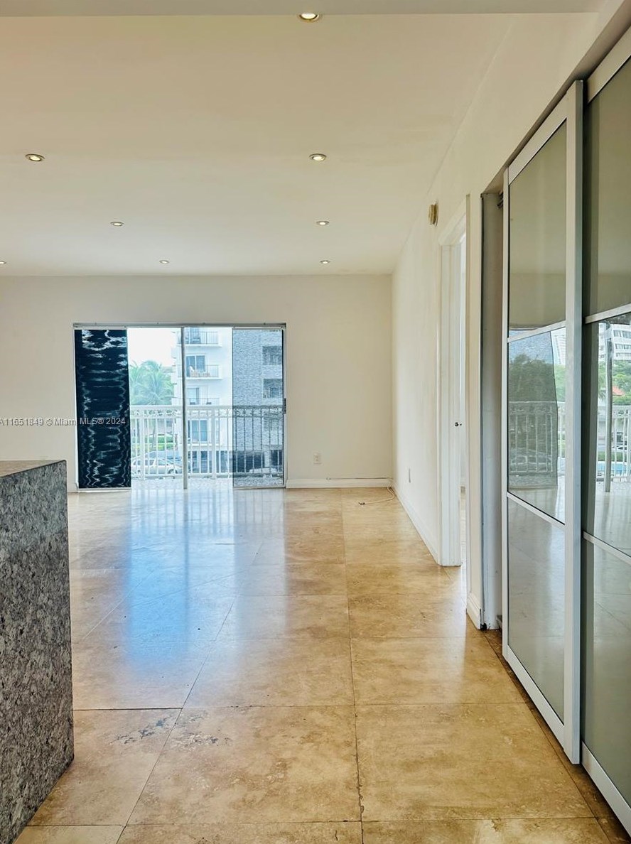 3601 Ne 170th St #308, Miami, FL 33160