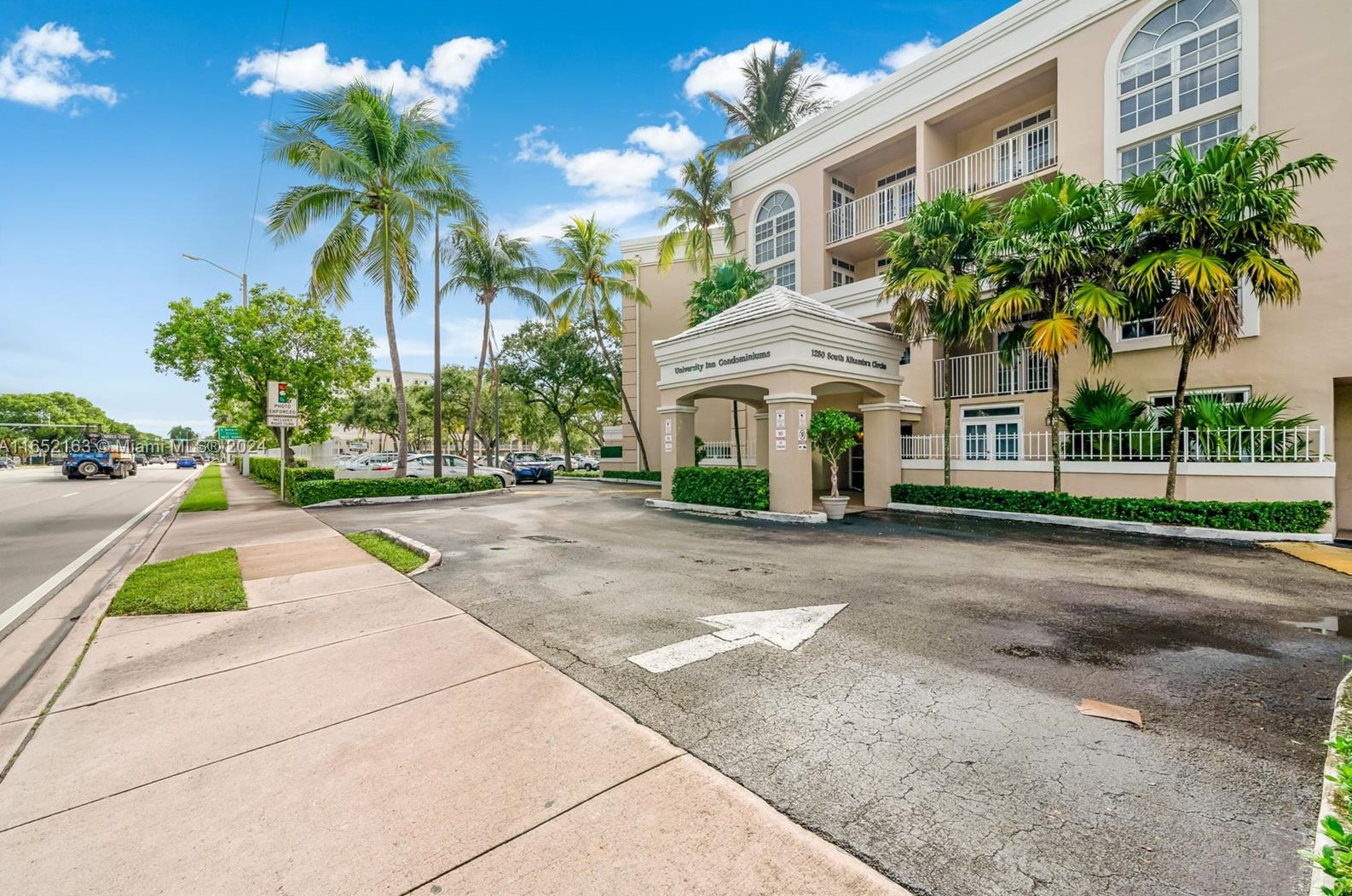 1280 S Alhambra Cir #1217, Miami, FL 33146