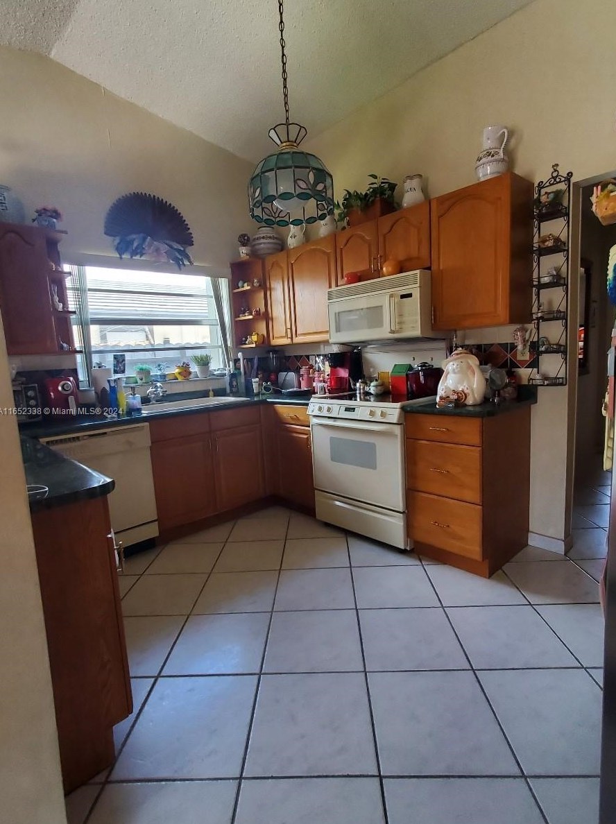 1210 104th Ave, Miami FL 33176-6080 exterior